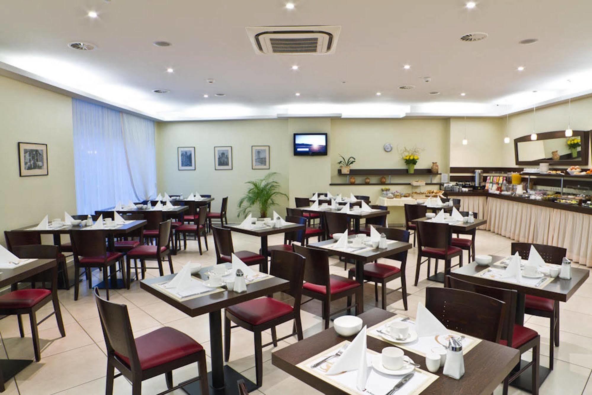 Ivbergs Hotel Messe Nord Berlin Restaurant photo
